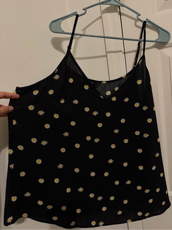 Embery rose Tops - Daisy Print Black Spaghetti Strap Cami